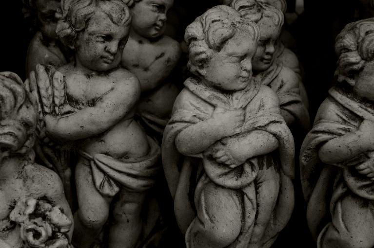 Putti.-ciment-photo michel ducruet-2010