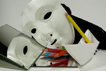 masque blanc, crayons de couleur, photo michel ducruet. 2010.