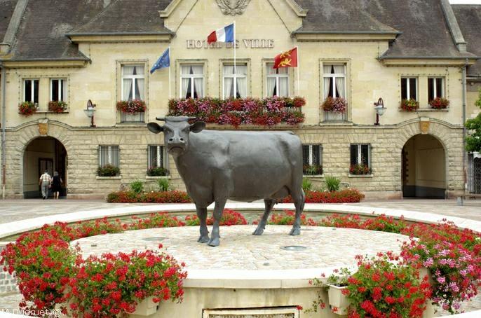 vimoutiers-vache de bronze-photo michel ducruet-2010