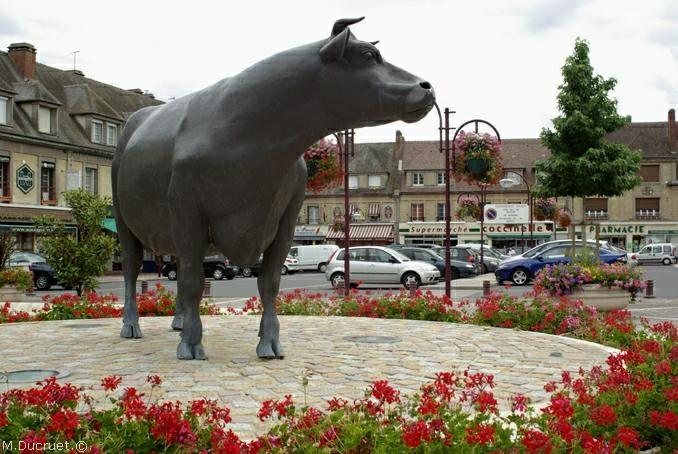 vimoutiers-vache de bronze-photo michel ducruet-2010