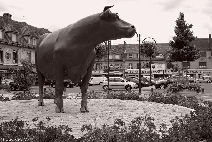 vimoutiers-vache de bronze-photo michel ducruet-2010