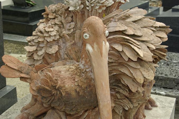 oiseau de terre cuite. photo michel ducruet