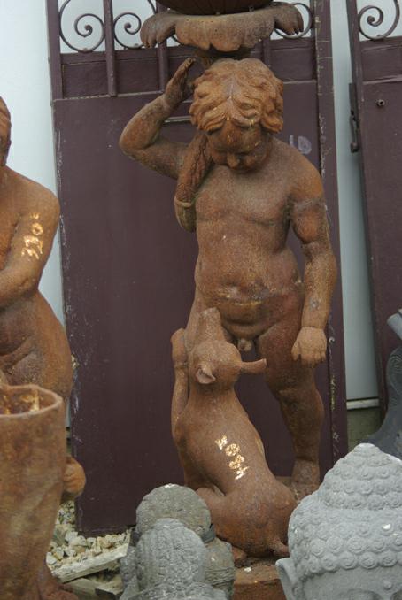 brocante, statues de fer. photo michel ducruet