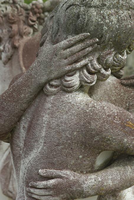 statue de jardin. L'amour. photo michel ducruet