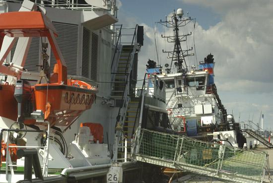 Rotterdam,  tug boats, remorqueurs, photo michel Ducruet