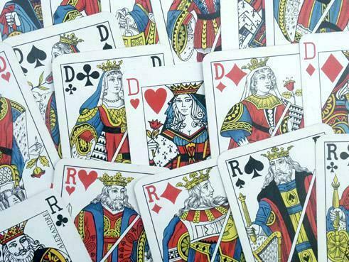 cartes  jouer, dames et rois. photo michel ducruet.