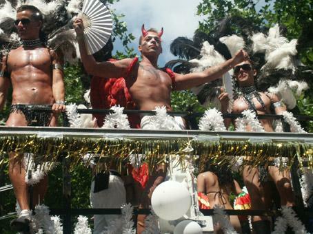 gay pride Berlin. diables. photo michel ducruet.