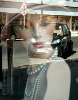 reflets dans la vitrine. photo michel ducruet