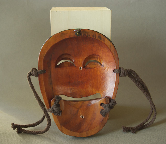 wooden mask, masque de  bois  l'envers, Korea, Core. photo michel ducruet.