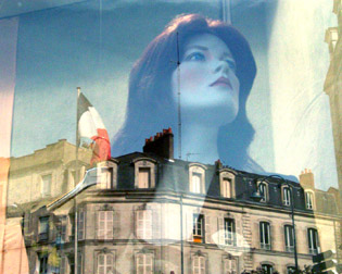 femme en vitrine photo michel ducruet