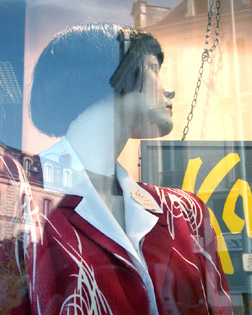 femme en vitrine photo michel ducruet