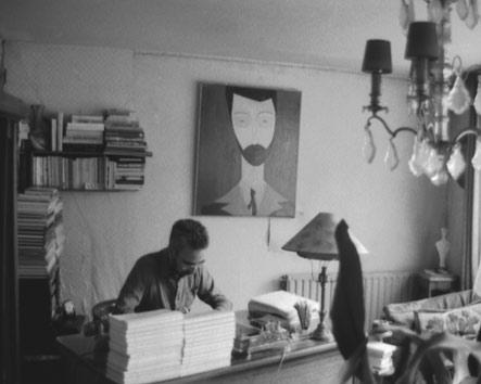 Jude Stefan � sa table de travail, the french poet Jude Stefan, au mur tableau de michel ducruet 1978