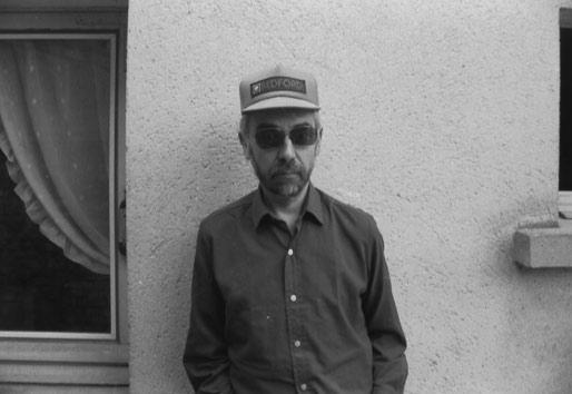Jude Stefan � Orbec, casquette rouge "bedford".