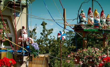 maison des nains de jardin. Broglie. photo michel ducruet