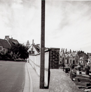 ville des morts et des vivants . Bernay. photo michel ducruet.