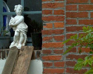 statue de jardin. verneusses. photo michel ducruet