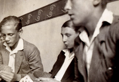 joueurs de cartes en classe d'Histoire. Collge de Mongr. 1930-1931