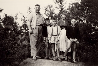 famille Ducruet. Maroc. annes cinquante. Pierre Ducruet et ses enfants