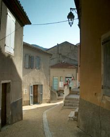 valdrme. rue principale. photo michel ducruet