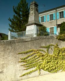 Monument aux morts. valdrme. photo michel ducruet.